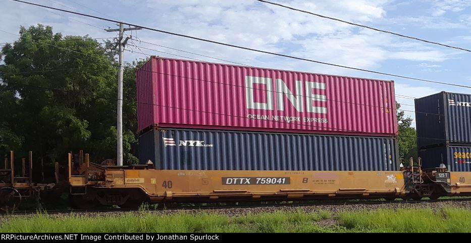 DTTX 759041B with two containers